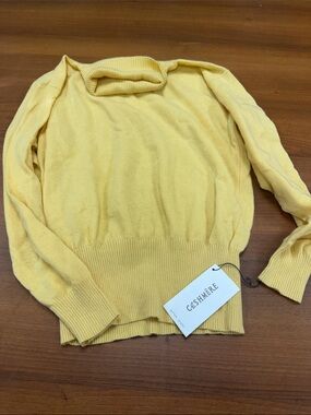 Sutton Cashmere Pale Yellow Turtleneck Sweater